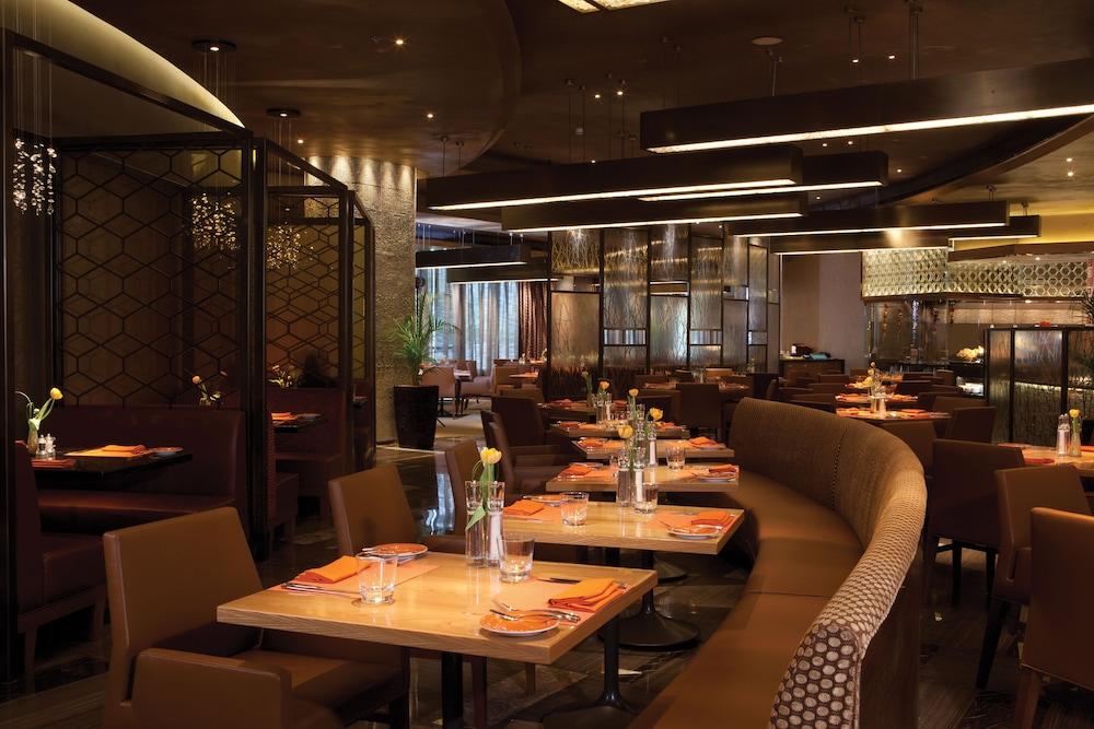 Four Seasons Hotel Riyadh Exterior photo Interior of a restaurant