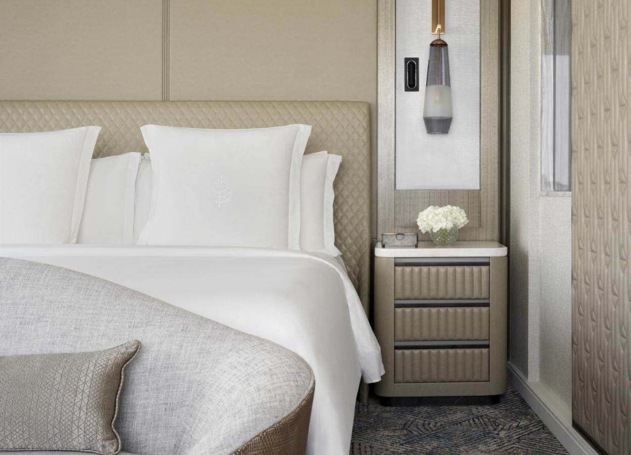 Four Seasons Hotel Riyadh Exterior photo A guest room at The Ritz-Carlton, Boston