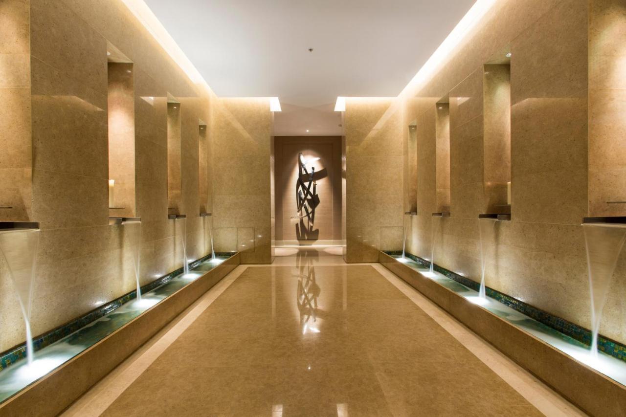 Four Seasons Hotel Riyadh Exterior photo The interior of the hotel