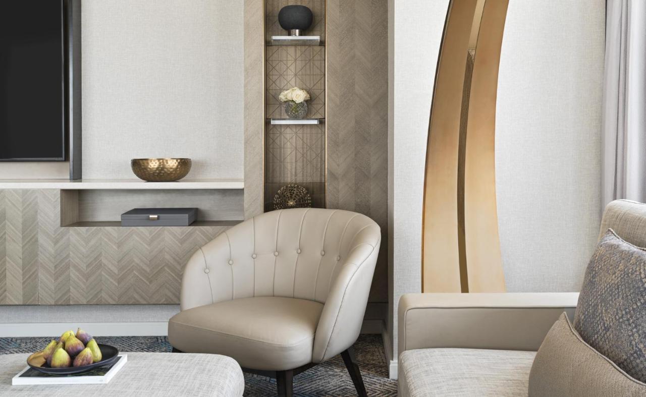 Four Seasons Hotel Riyadh Exterior photo A suite at the hotel