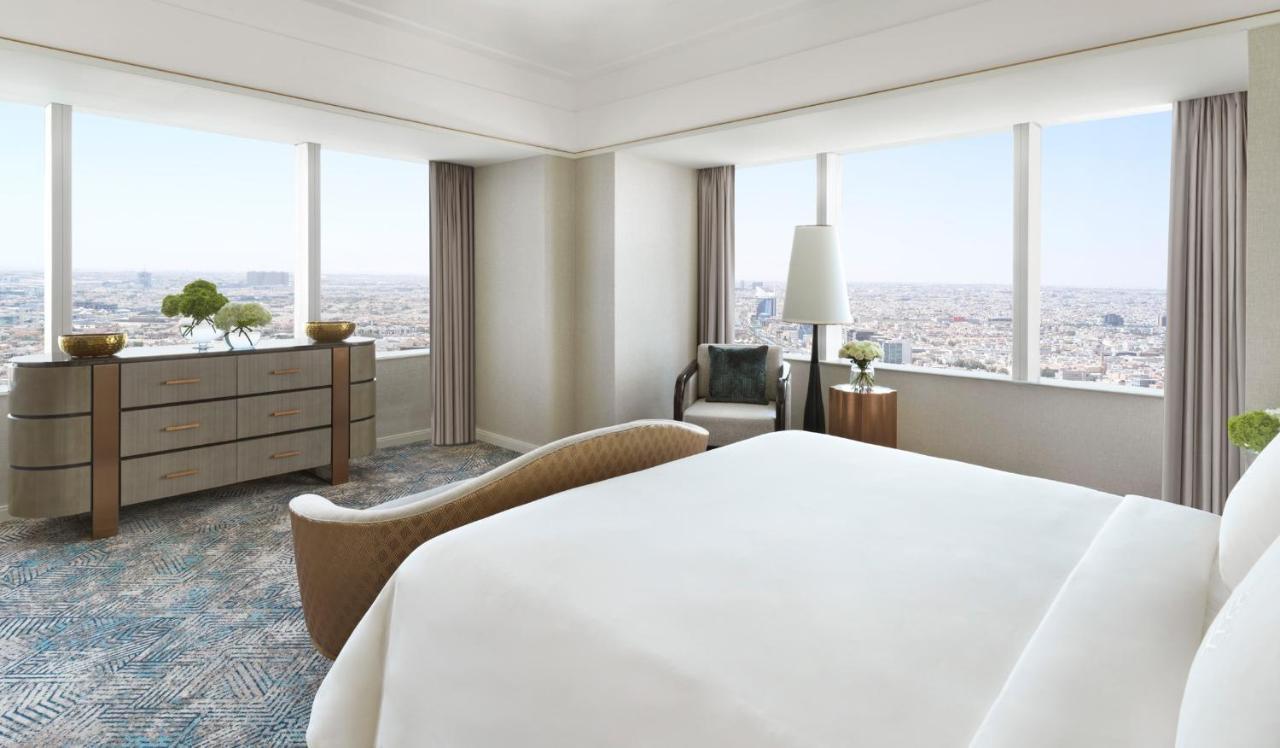 Four Seasons Hotel Riyadh Exterior photo A bedroom at the Four Seasons Hotel