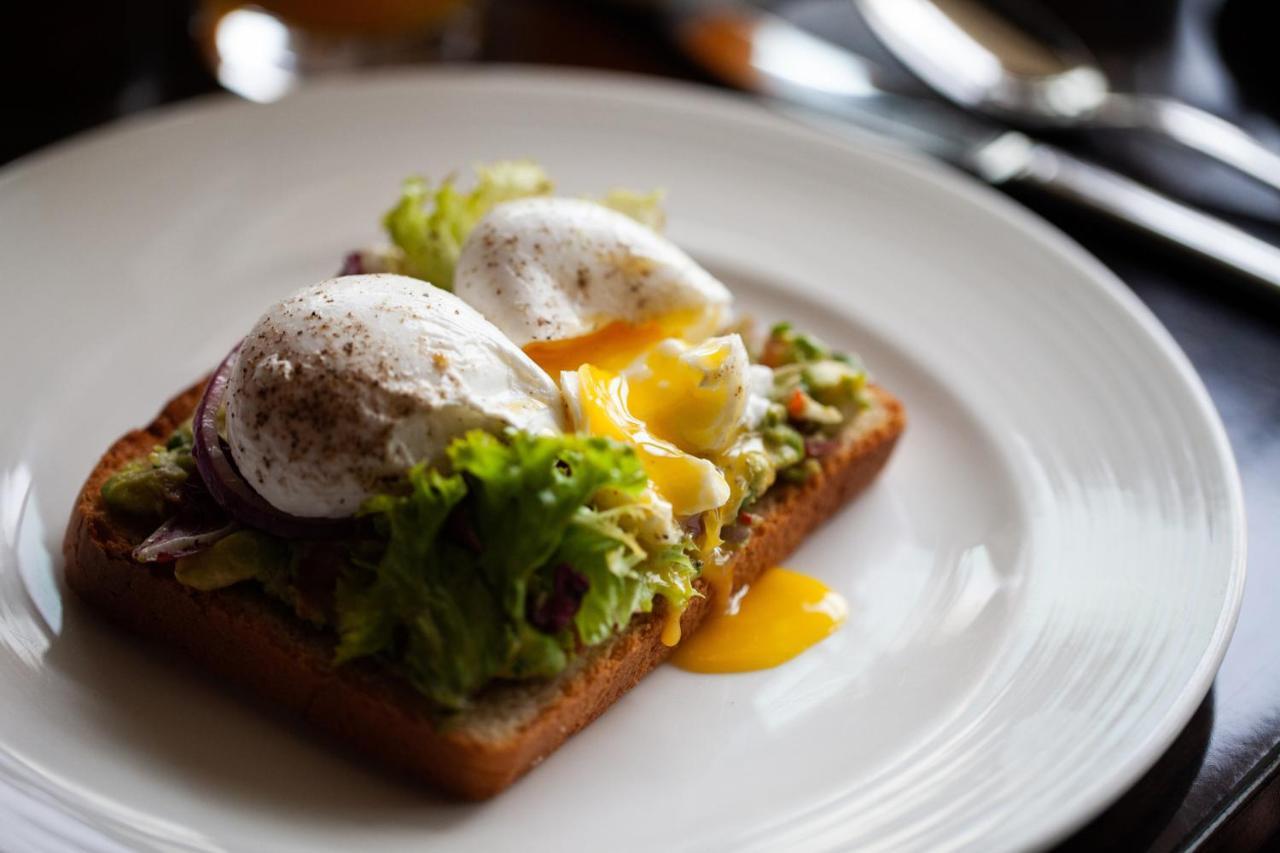 Four Seasons Hotel Riyadh Exterior photo Avocado and poached egg on toast