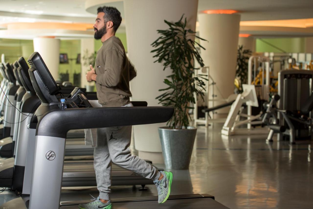 Four Seasons Hotel Riyadh Exterior photo A man exercising on a treadmill