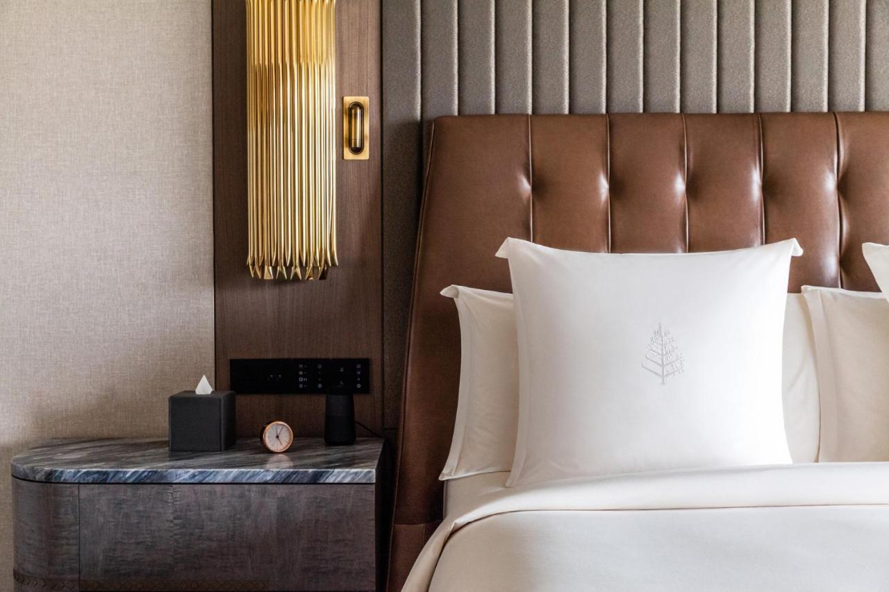 Four Seasons Hotel Riyadh Exterior photo A bed at The St. Regis