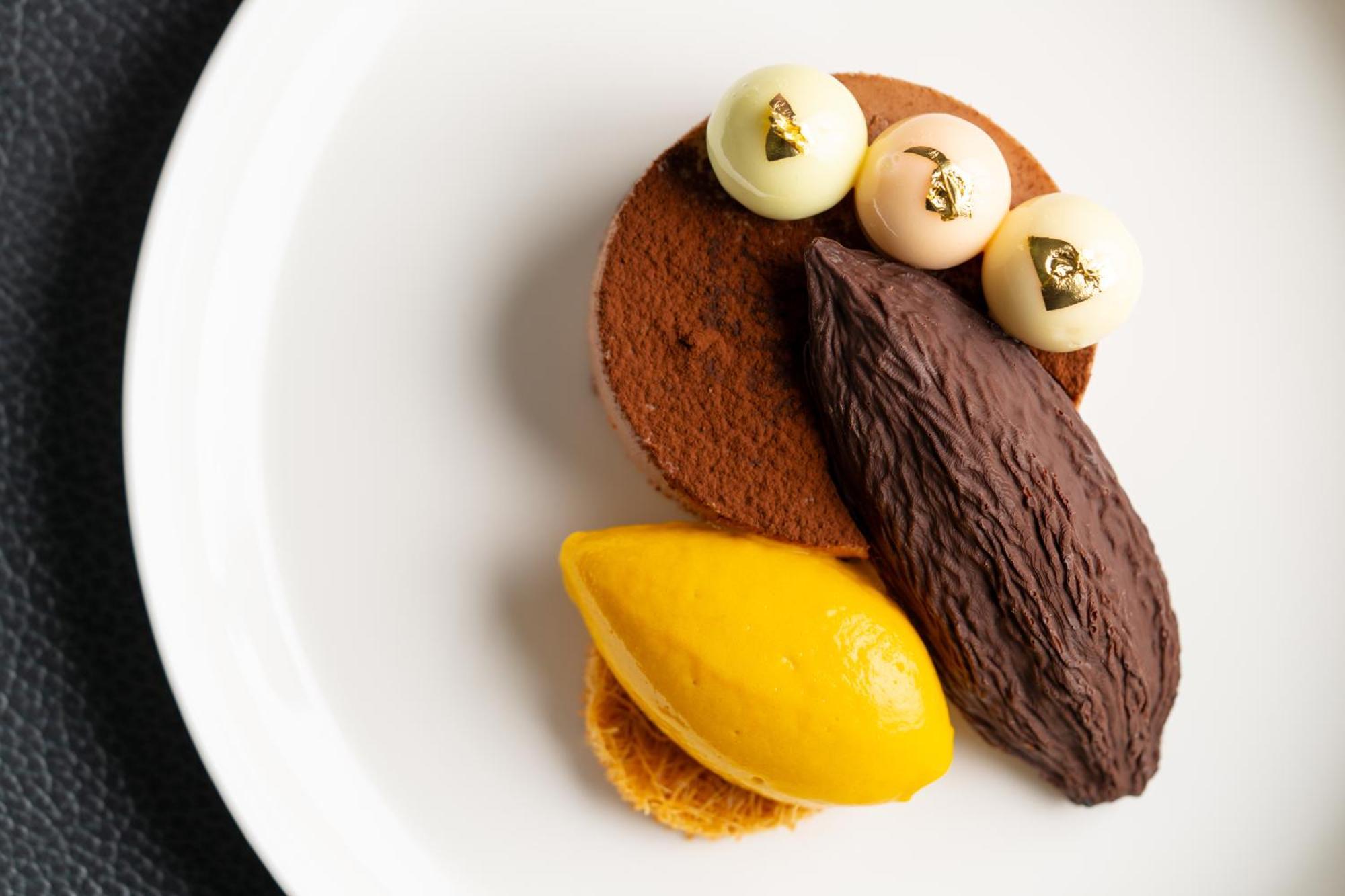 Four Seasons Hotel Riyadh Exterior photo Chocolate and mango dessert